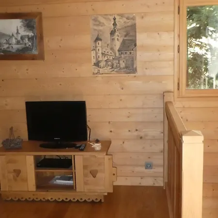 索拉里特木屋 *